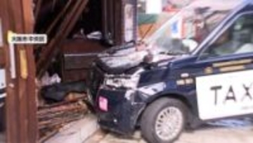 「地震かと思った」住宅併設の店舗にタクシー突っ込む瞬間映像　強引な右折で衝突したはずみで…乗客重傷　大阪市
