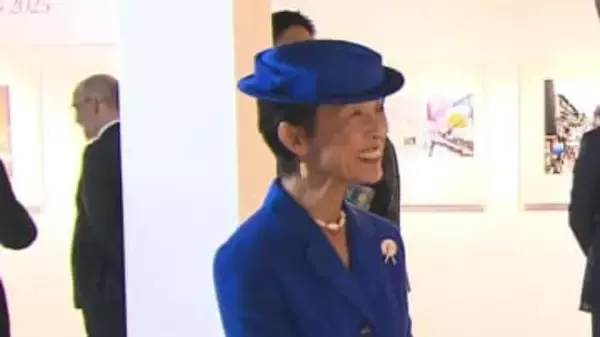 高円宮妃久子さまが駐日外交官撮影の“日本”をご鑑賞　久子さまが撮影された鳥の写真も展示