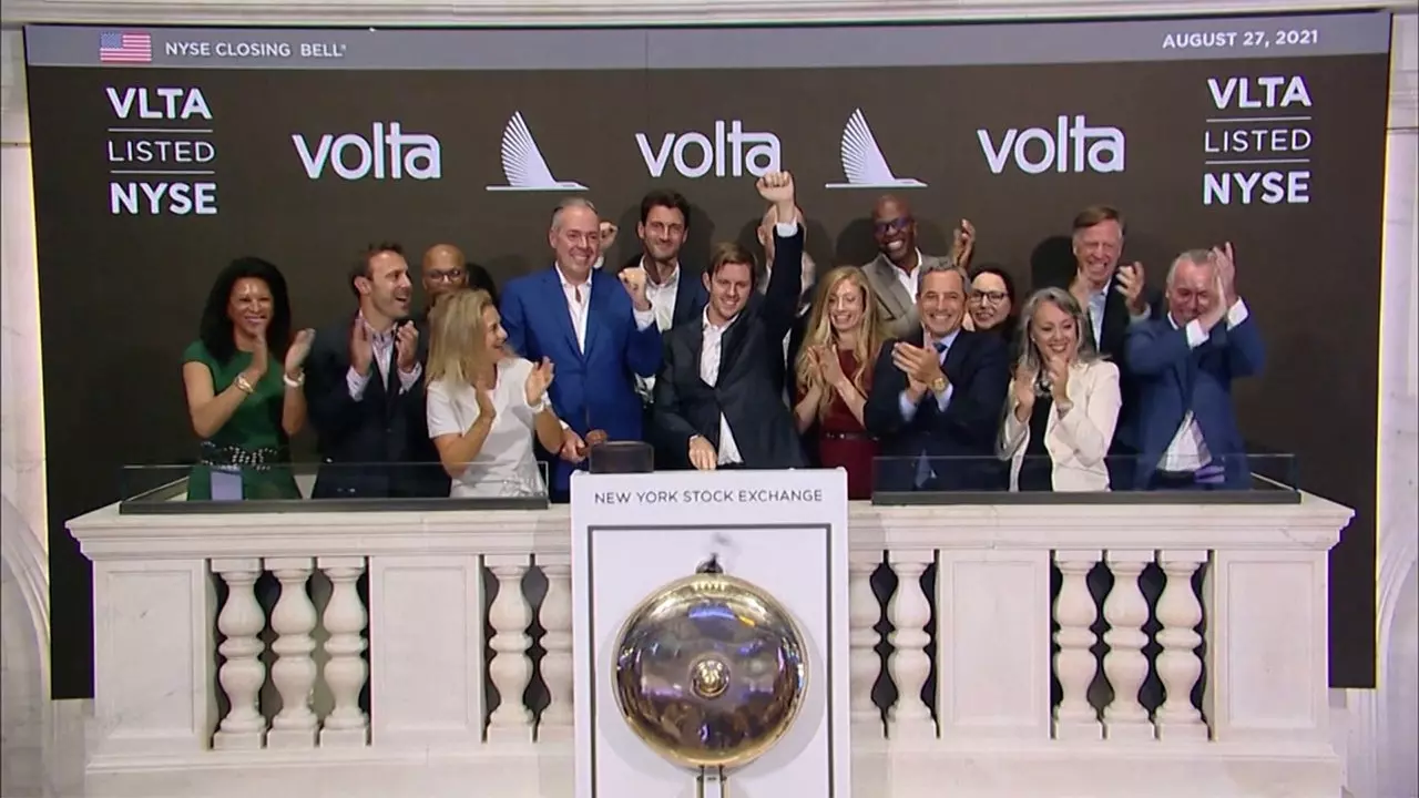 27日NY株式市場 240ドル以上値上がり