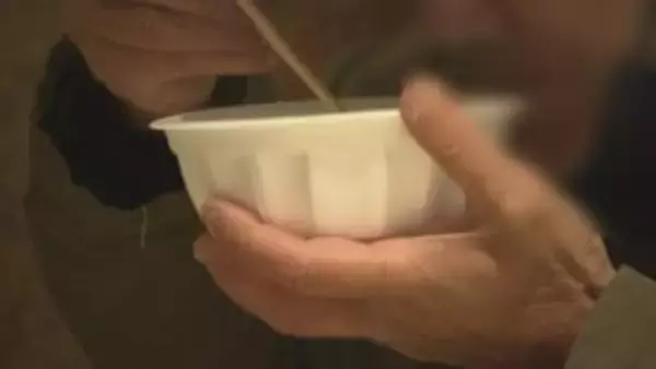 厳しい寒さと経済的苦境に喘ぐホームレス　“炊き出し”求める若年層が増加… 2割以上が「何らかのかたちで借金」【福岡発】