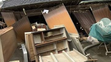 地震でイチゴ2万株倒れる　農家は停電で5時間かけ手作業で水やり　「今守らないと」車中泊続け再建へ前進