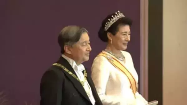 天皇陛下「国民の幸せと国の発展を祈ります」皇居で新年祝賀の儀　悠仁さま初出席　愛子さまは今年も“黒田清子さんから”のティアラを着用