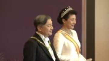 天皇陛下「国民の幸せと国の発展を祈ります」皇居で新年祝賀の儀　悠仁さま初出席　愛子さまは今年も“黒田清子さんから”のティアラを着用