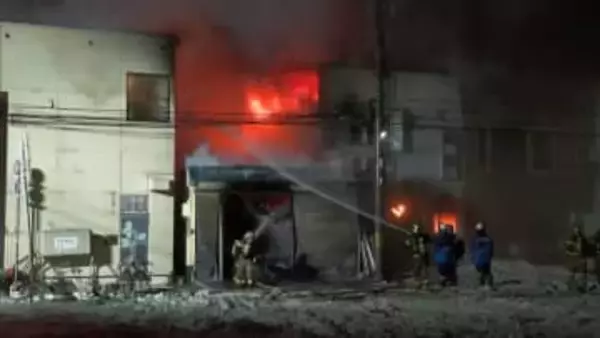 “昭和レトロ”大麻銀座商店街で9棟焼ける火事…雪のなか消火活動続く　ケガ人なし　北海道・江別市