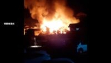火事で空き家3棟全焼「火が立ち上がっちゃってて手が付けられなかった」　けが人なし　長野・飯田市