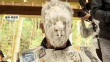 「けっこうおいしい」白いドロドロで顔が真っ白！喜ぶ大人と泣く子供…新米で作る「おしろい」で五穀豊穣願う伝統行事