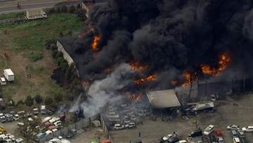 【速報】資材置き場で火事　黒煙が上空まで立ち上り激しく燃える　けが人の情報なし　茨城・坂東市