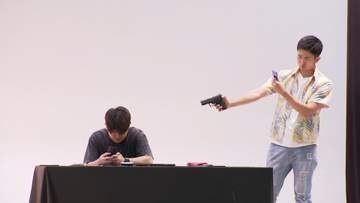 プロの俳優が演劇交えオンカジや闇バイトの危険性訴える　夏休み前に高校生向け防犯教室　薬物乱用防止の講義も　警視庁