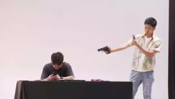 プロの俳優が演劇交えオンカジや闇バイトの危険性訴える　夏休み前に高校生向け防犯教室　薬物乱用防止の講義も　警視庁