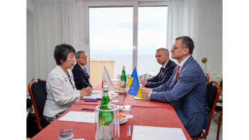 上川外相がウクライナ外相と緊密な連携を確認「支援の結束揺るがず」
