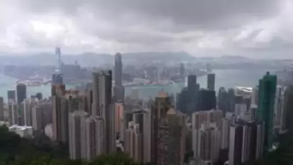 香港中心部で「日本円の現金10億円」強盗　刃物持った男ら両替店店員からスーツケース4個奪い逃走　容疑者1人拘束