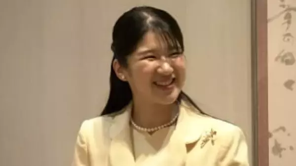 愛子さまが現代女流書展を初鑑賞「春の美しい歌ですね」　書道たしなむ雅子さまに習い幼い頃から習字の練習も