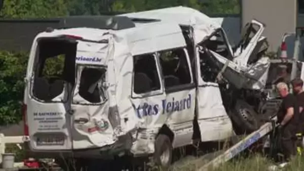 ベルギーで列車がスクールバスに衝突　生徒ら4人死亡