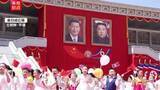 「習近平主席を金正恩総書記夫妻が出迎え　まもなく首脳会談開催へ…7年前の訪問時は圧巻の“マスゲーム”」の画像1