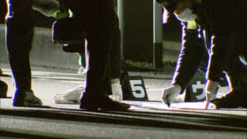 横断歩道を渡る高齢男性がひき逃げされ重傷　逃走車は普通乗用車か　埼玉・草加市