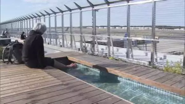 成田空港　第一ターミナルの一部がリニューアル　展望に足湯やマウンテンデッキを新設
