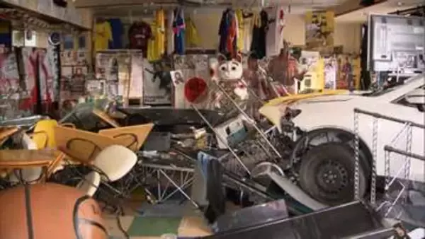 「終わったな」84歳が運転する車が飲食店に突っ込む　アクセルとブレーキの踏み間違いか　栃木