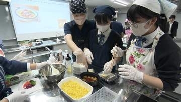 食品宅配大手が女子校で「出張授業」　食の課題と未来を一緒に考える