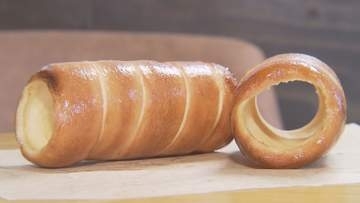 煙突のような形が特徴…ハンガリー伝統の焼き菓子『クルトシュ』の専門店 パン作り経験ゼロの夫婦が立ち上げ人気に