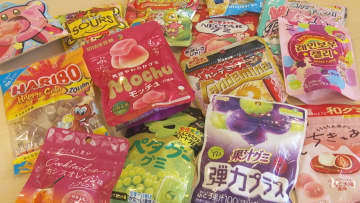 急成長のグミ市場 「噛めば噛むほどクセになる」 160種類並ぶ富山のスーパーも　グミの意外なメリットと知っておきたい注意点