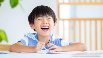 リビングでの勉強もゴロゴロ学習もOK！学習机がなくたっていい。2児の母で一級建築士が教える子どもに合った学び方