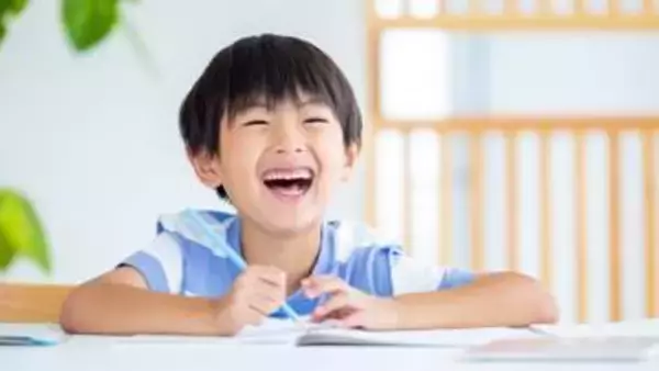 リビングでの勉強もゴロゴロ学習もOK！学習机がなくたっていい。2児の母で一級建築士が教える子どもに合った学び方