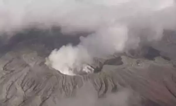 スマホが“衝撃感知”して自動通報…男女3人搭乗の「遊覧ヘリ」行方不明　機体の一部発見か　2年前にも不時着事故　熊本・阿蘇市