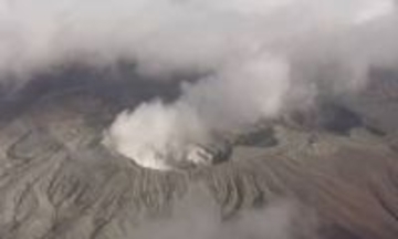 スマホが“衝撃感知”して自動通報…男女3人搭乗の「遊覧ヘリ」行方不明　機体の一部発見か　2年前にも不時着事故　熊本・阿蘇市