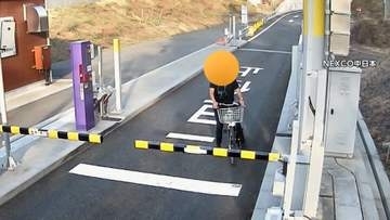 自転車で自動車専用「東富士五湖道路」走る外国人観光客　地図アプリに従い“誤進入”か　専門家「必ず自転車専用のナビ設定に」指導が必要　山梨