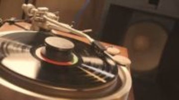 長野の築100年の土蔵が「ジャズ喫茶」に　1000枚のレコードと北アルプスを望む絶景　地元の名物アップルパイで「過疎の故郷」を元気に　75歳男性の挑戦