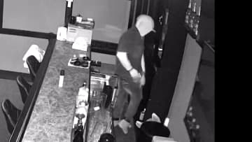 アメリカ軍岩国基地所属の海兵隊員2人を書類送検　飲食店に侵入しレジから現金盗んだ疑い　繰り返し窃盗か　福岡市