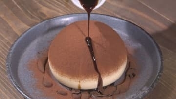 辛さの後に食べたい甘さ…スパイスカレー店で話題の『丸いティラミス』ソースが弾かれる動画がSNSでバズる