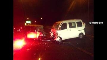 高速道路で逆走か…軽自動車2台が正面衝突し2人死亡1人重体　西名阪自動車道・香芝SA付近　奈良・香芝市