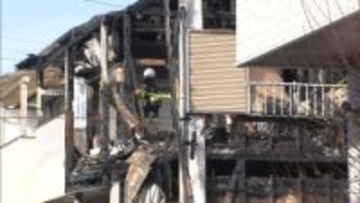 木造2階建てアパート「2階から火」…1室全焼し焼け跡から性別不明の遺体　住人の70代男性と連絡取れず　埼玉・坂戸市