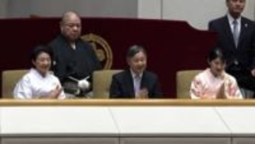 天皇ご一家6年ぶりに大相撲観戦　愛子さまは振り袖姿　勝敗など“メモ”を取りながら質問重ねられる