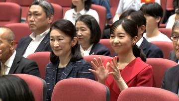 紀子さま佳子さま　中央アジア・キルギスの聴覚障害者らと懇談「活動の中で大事にされていることは何ですか？」などと質問