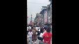 「中国・重慶市の崖崩れ、11人死亡50人不明に　岩や土砂で救助活動難航」の画像1