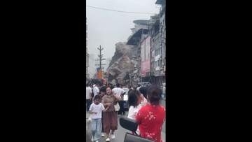 中国・重慶市の崖崩れ、11人死亡50人不明に　岩や土砂で救助活動難航