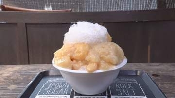 桃3つ使って800円…寺の境内に『かき氷』と『たい焼き』が名物の甘味処 海外からの客も訪れる人気の秘密