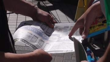 特殊詐欺被害防止へ　警察官や銀行員らがJR亀有駅前で啓発活動　無料防犯アプリ「デジポリス」利用も呼びかけ