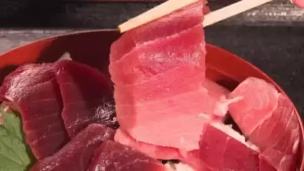 “まぐろのたたき”800円で大にぎわいの直売所…物価高が家計直撃の中でお得な場所　大漁“オオズワイガニ”はリーズナブル