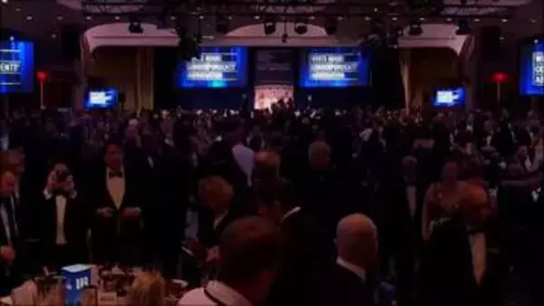 晩さん会で複数回の発砲音　トランプ大統領はシークレットサービスによって退席　容疑者拘束と米メディア