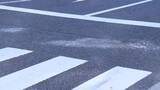 「東京・文京区で信号無視の軽自動車が乗用車と衝突・横転　歩行者4人巻き込み5人病院搬送も軽傷　直前にスピード違反や当て逃げか」の画像1