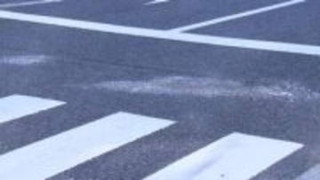 東京・文京区で信号無視の軽自動車が乗用車と衝突・横転　歩行者4人巻き込み5人病院搬送も軽傷　直前にスピード違反や当て逃げか