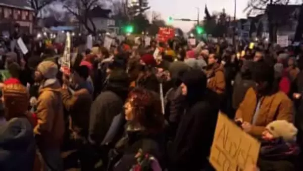 移民取り締まりに抗議の女性をICE・移民関税捜査局の捜査員が射殺し大規模デモ…市長「ICEは出て行け！」　アメリカ・ミネソタ州