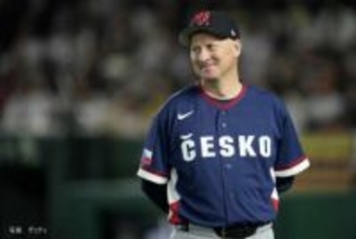WBCチェコ代表監督のあふれる日本愛が背番号に「ヤキュウ、フォーエバー」“日本”はちまき披露し記者から万雷の拍手