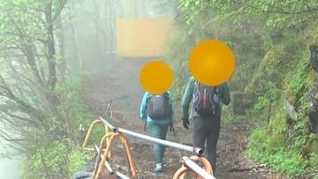 閉山中でも次々と　富士山登る外国人観光客あきれた主張「私が登るべき山」　注意も強行突破　市は救助有料化訴え　静岡