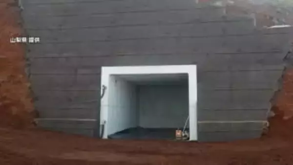 富士山の下山道に「避難用シェルター」　噴火や落石対策として7・8合目近くに設置　今後増設を予定