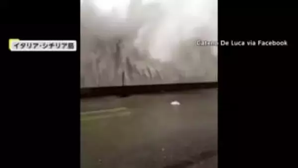 撮影中に市長が高波に襲われ「決してまねしないで」イタリアに“冬の嵐”　60年ぶり記録的大雪のカムチャツカでは5階から雪にダイブ