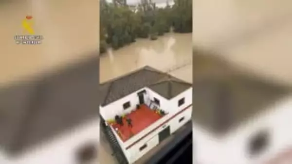 救助ボートの上で鳴き続ける犬…スペインで堤防決壊し洪水　ポルトガルでは強風で巨大観覧車が倒壊　冬の嵐「クリスティン」で8人死亡